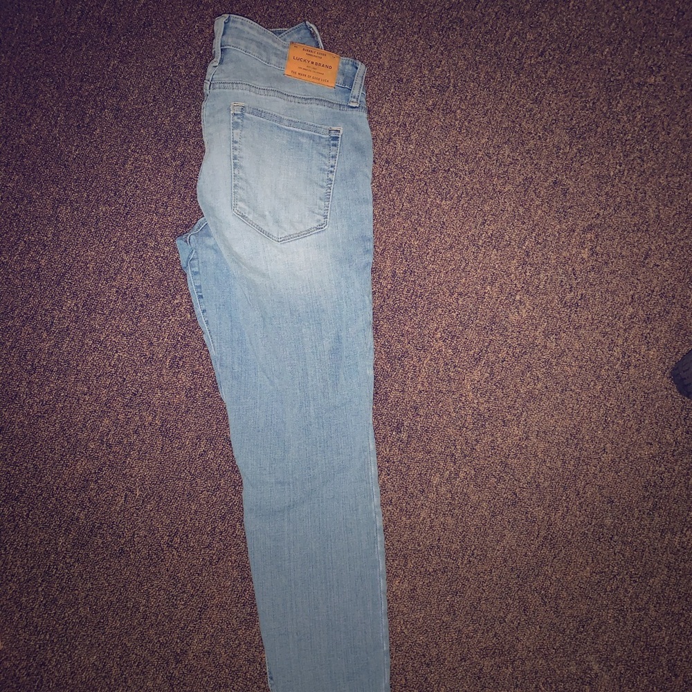 Light wash Lucky Brand skinny jeans